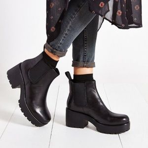 NEW - Vagabond Dioon Platform Chelsea Boot